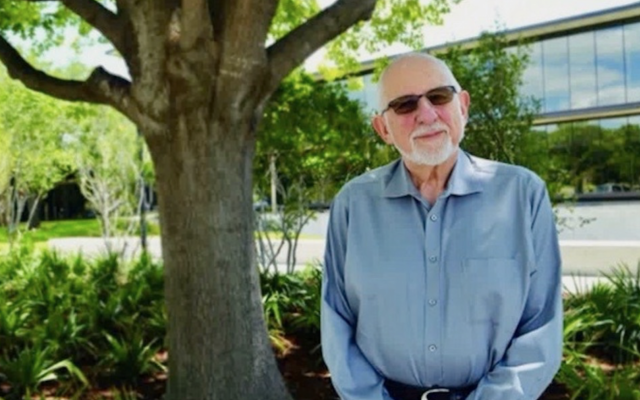 Rabbi Sheldon Zimmerman, seen in a video from Temple Emanu-El in Dallas, where he was senior rabbi from 1985 to 1996. (Screenshot from Vimeo)