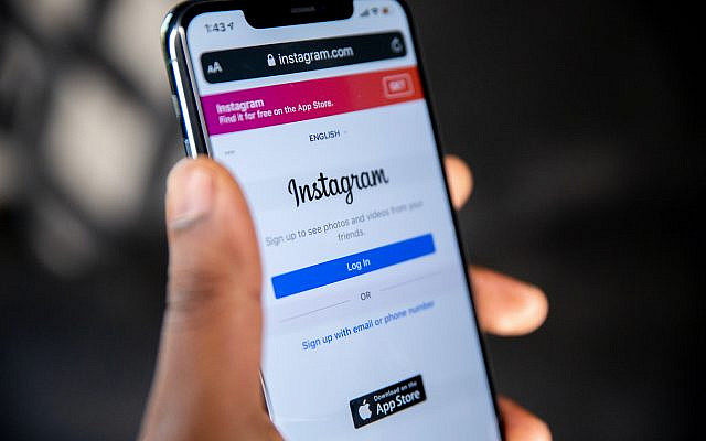 Instagram (Photo by Solen Feyissa on Unsplash)