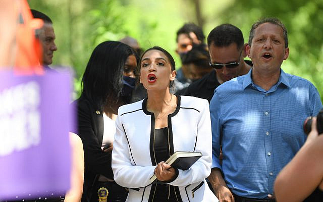 New York City Council member Brad Lander, right, earned the endorsement of Rep. Alexandria Ocasio-Cortez, center, in his race for New York City comptroller. (Courtesy Lander for NYC) New York City Council member Brad Lander, right, earned the endorsement of Rep. Alexandria Ocasio-Cortez, center, in his race for New York City comptroller. (Courtesy Lander for NYC)