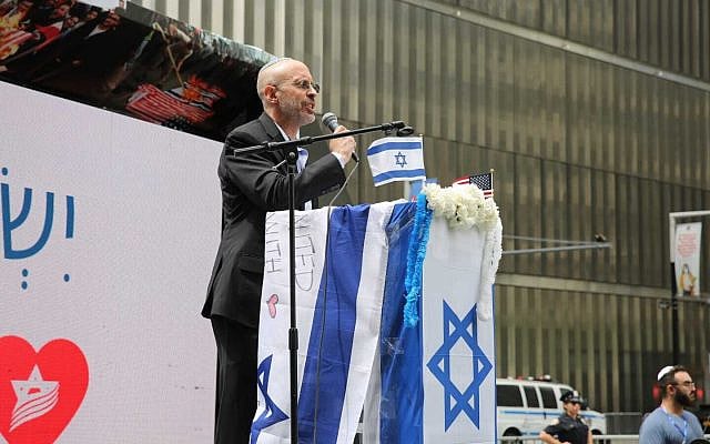 Elisha Wiesel at a rally for Israel and against antisemitism in Lower Manhattan, May 23, 2021. (Shachar Azran/Israeli-American Council)
