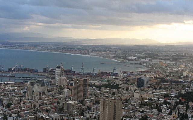 Sunrise on the Haifa Bay, 2006. (Wikipedia)