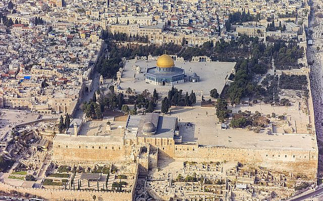 Aerial View of the Temple Mount, Al-Aqsa Mosque, and Dome of the Rock.
© CC BY-SA 4.0 Image courtesy of Andrew Shiva Aerial View of the Temple Mount, Al-Aqsa Mosque, and Dome of the Rock.
© CC BY-SA 4.0 Image courtesy of Andrew Shiva