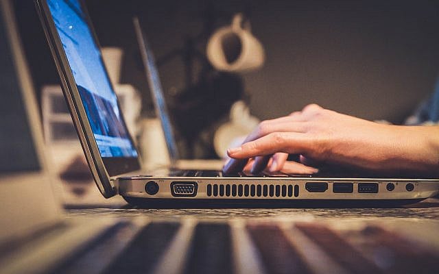 Online abuse (Photo by John Schnobrich on Unsplash via Jewish News)