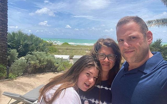 Eric Orgen, with his wife and one of his daughters, on vacation in Florida, when they encountered antisemitism. (via YouTube) Eric Orgen, with his wife and one of his daughters, on vacation in Florida, when they encountered antisemitism. (via YouTube)