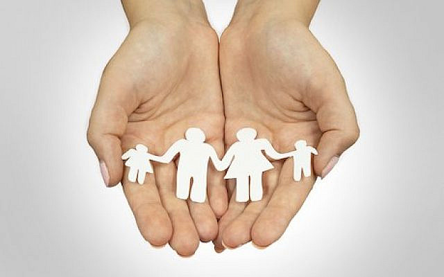 https://commons.wikimedia.org/wiki/File:Parenting_Concept_-_Paper_Cut_Out_In_Hands_-_48412401617.jpg