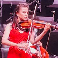 Violonist Karen Gomio - Photo: Rick Meghiddo Violonist Karen Gomio - Photo: Rick Meghiddo