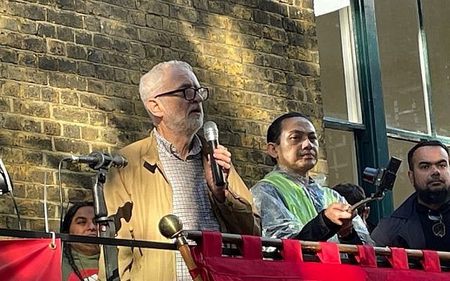 Jeremy Corbyn at the commemorative event for Cable Street's 85th anniversary (Via @corbyn_project on Twitter) Jeremy Corbyn at the commemorative event for Cable Street's 85th anniversary (Via @corbyn_project on Twitter)