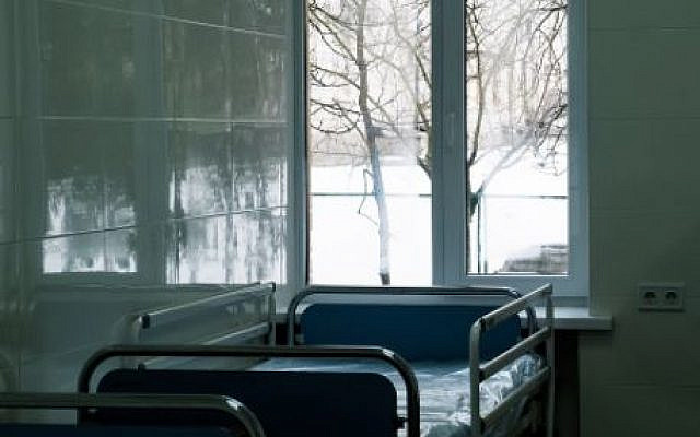 https://pixabay.com/photos/bed-room-interior-window-office-5985434/