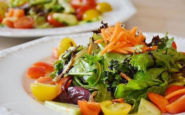 https://pixabay.com/photos/salad-fresh-food-diet-health-1603608/