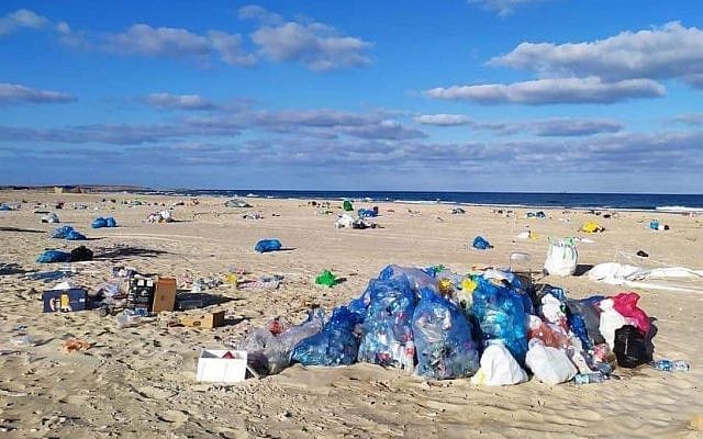 Trash on an Israeli beach, from a presentation by MK Miki Haimovich during a Knesset Interior Affairs and Environment Committee meeting on waste, June 2, 2020.
