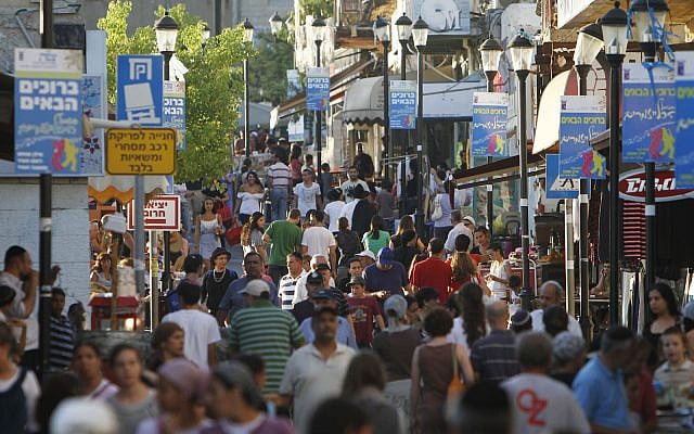 Illustrative: View of the crowded pedestrian mall in the Old City in Safed, Israel. August 10, 2010 (Miriam Alster/FLASH90)