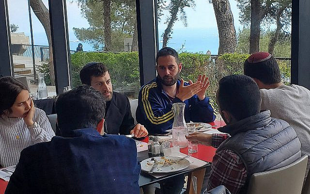 Israeli and Palestinian young leaders discuss the conflict on a reconciliation seminar. Credit: Geneva Initiative.