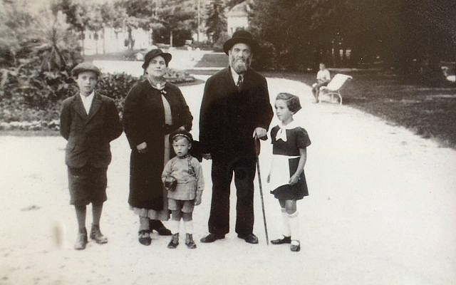Dinah Grossman and her family, Zborov, Slovkia, in 1938. (courtesy)