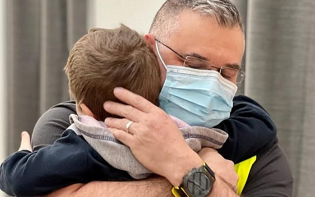 Hadassah Medical Organization Nurse Denis Lipatov with a Ukrainian refugee child. Photo courtesy of Hadassah
