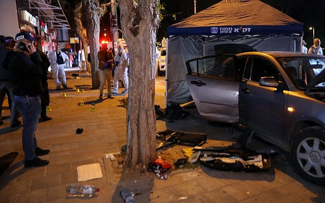 Israeli security forces near a car suspected to have been used by two terrorists who carried out a deadly attack in Hadera on March 27, 2022. (GIL COHEN-MAGEN / AFP) Israeli security forces near a car suspected to have been used by two terrorists who carried out a deadly attack in Hadera on March 27, 2022. (GIL COHEN-MAGEN / AFP)