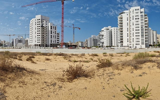Building in Israel (Shutterstock - Boris_V)