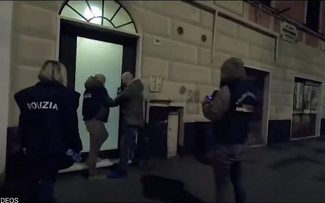 Source: Screen shot from youtube video.
https://youtu.be/5el3REsnhNw
https://www.poliziadistato.it/articolo/15629f22707803d254550085. Creative Commons Source: Screen shot from youtube video.
https://youtu.be/5el3REsnhNw
https://www.poliziadistato.it/articolo/15629f22707803d254550085. Creative Commons