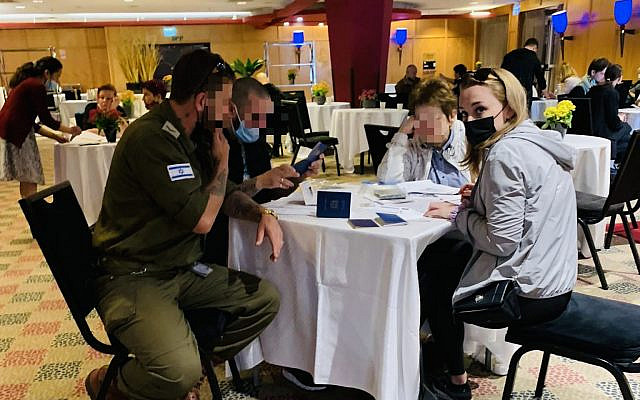 Ukrainian Olim in an absorption hotel with a Reboot volunteer.
