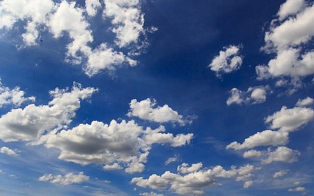 https://commons.wikimedia.org/wiki/File:Cloudy_Blue_Sky_(5031259890).jpg