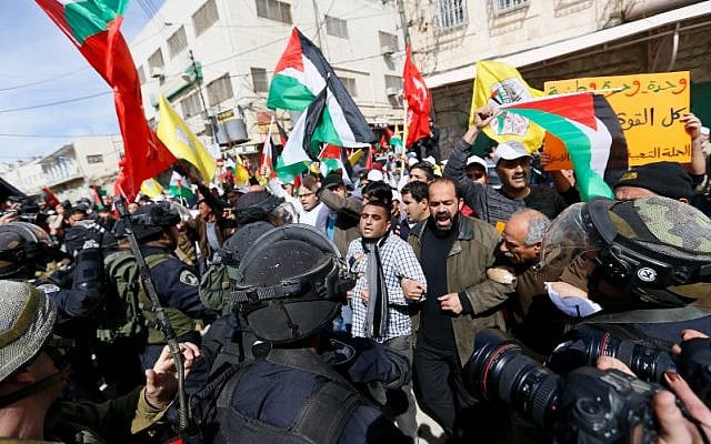 Palestinians Demonstrate on the twentieth anniversary of the massacre. Photo by Mustafa Bader - CC BY-SA 3.0, Wikimedia Commons