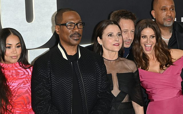 LOS ANGELES, CA. January 17, 2023: Lauren London, Eddie Murphy, Julia Louis-Dreyfus, David Duchovny, Andrea Savage and Kenya Barris at the premiere for "You People" - Image: Shutterstock/Feature Flash Photo Agency LOS ANGELES, CA. January 17, 2023: Lauren London, Eddie Murphy, Julia Louis-Dreyfus, David Duchovny, Andrea Savage and Kenya Barris at the premiere for "You People" - Image: Shutterstock/Feature Flash Photo Agency