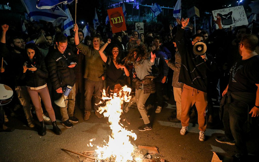 Israelis protest against the Israeli government's planned judicial overhaul, outside the Knesset, the Israeli parliament in Jerusalem, on March 27, 2023. (Noam Revkin Fenton/Flash90)