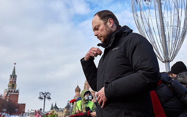 Opposition politician and publicist Vladimir Kara-Murza makes the sign of the cross at the place of Boris Nemtsov's death in Moscow. 27 February 2021. Michał Siergiejevicz, CC BY 2.0, via Wikimedia Commons
