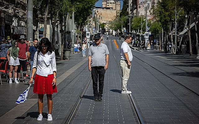 Jerusalem during the two-minute siren that sounded across Israel to mark Holocaust Remembrance Day on April 18, 2023. Photo source: Yonatan Sindel/Flash90