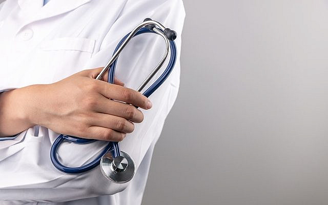 Photo by Abdul Mustafa on Vecteezy: https://www.vecteezy.com/photo/18773377-doctor-holding-stethoscope-in-hand Photo by Abdul Mustafa on Vecteezy: https://www.vecteezy.com/photo/18773377-doctor-holding-stethoscope-in-hand