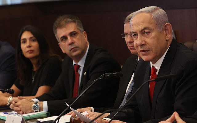 Prime Minister Benjamin Netanyahu (right) chairs the weekly cabinet meeting in Jerusalem on July 9, 2023. (GIL COHEN-MAGEN / POOL / AFP)