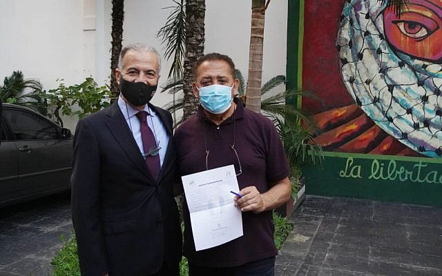 Luis D'elía, a leader close to Iran, with former Palestinian ambassador to Argentina Husni Wahed. 

Facebook Palestinian embassy in Argentina 

(https://www.facebook.com/photo/?fbid=2271550542982411&set=pcb.2271552416315557)