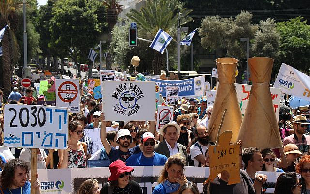 Activists from Israel's Nonprofit & Nonpartisan Green Course Advocate for a Sustainable Future. Photo credit and courtesy of Green Course. Activists from Israel's Nonprofit & Nonpartisan Green Course Advocate for a Sustainable Future. Photo credit and courtesy of Green Course.