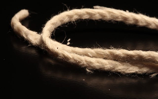 Wick of a Candle. Author: Henry Mühlpfordt. Shared under wiki creative commons license.