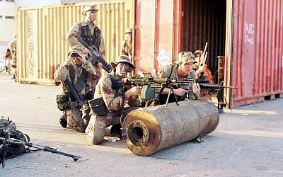 At the Mogadishu port December 1992 Photo Credit: Hanani Rapoport