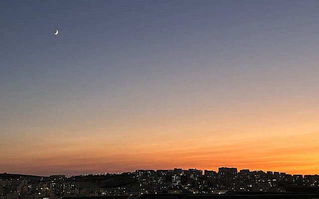 Waxing crescent hanging in a twilight sky over Bet Shemesh, Israel (October 18, 2023) Waxing crescent hanging in a twilight sky over Bet Shemesh, Israel (October 18, 2023)