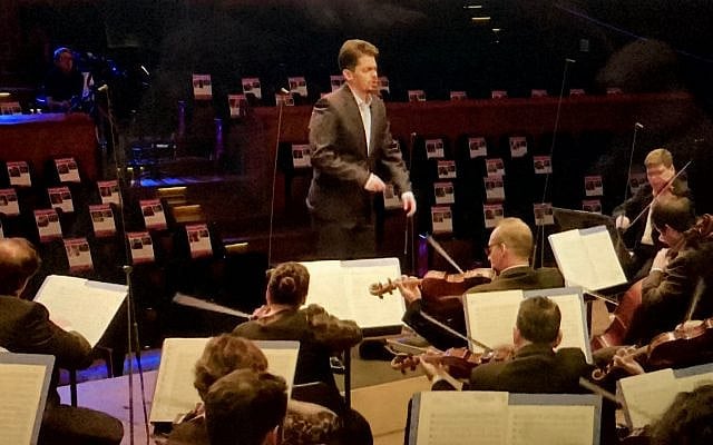 Lahav Shani conducting the Jerusalem Philharmonic Orchestra at the historical Salute to Israel concert on October 23, 2023. (C) Inna Rogatchi