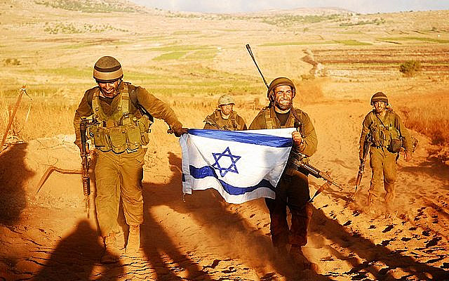 חיילי גדוד חרב ביציאה להתרעננות מהלחימה בדרום לבנון..צילום: דן ברונפלד, דו"צ
