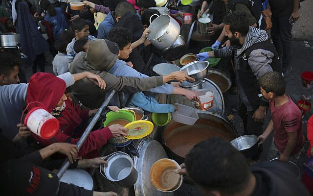 Displaced Palestinians collect food donated by a charity before an iftar meal, on the first day of the Muslim holy fasting month of Ramadan, in the southern Gaza city of Rafah, on March 11, 2024. (AFP) Displaced Palestinians collect food donated by a charity before an iftar meal, on the first day of the Muslim holy fasting month of Ramadan, in the southern Gaza city of Rafah, on March 11, 2024. (AFP)