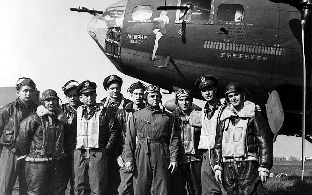 The B-17 "Memphis Belle" and crew. (U.S. Air Force photo) (Wikipedia CC BY 4.0)