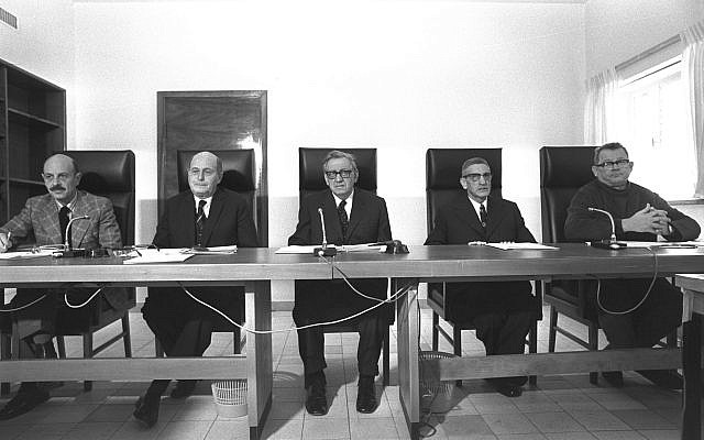 First meeting in Jerusalem of the Agranat Commission, November 27, 1973. Credit: Sa’ar Ya’akov, National Photo Collection, Government Press Office.