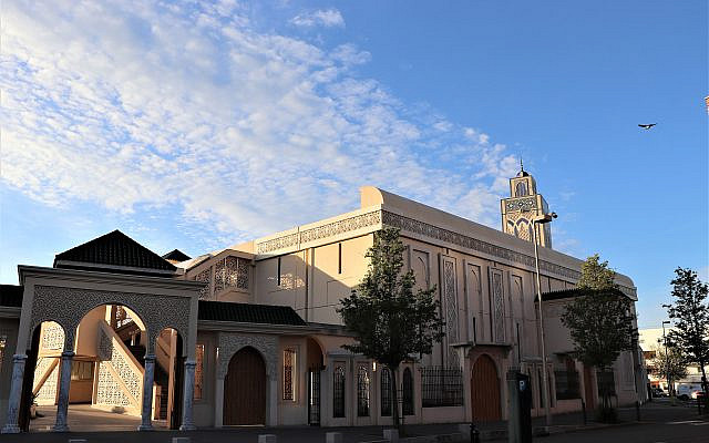 Mosque in Évry-Courcouronnes. Photo credit: ARETE / Simone Kussatz