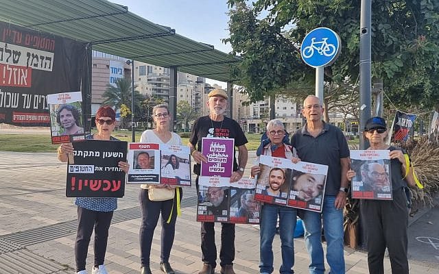 Nirim people standing at the junction with others in Beersheva, every day from 5-6 pm.