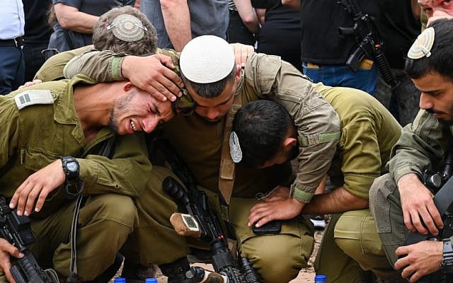Israeli soldiers mourn a fellow soldier.
(photo credit: MICHAEL GILADI/FLASH90)