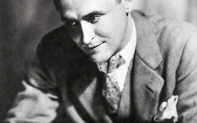 Photo portrait of writer F. Scott Fitzgerald, 1929. Public domain. Photo portrait of writer F. Scott Fitzgerald, 1929. Public domain.
