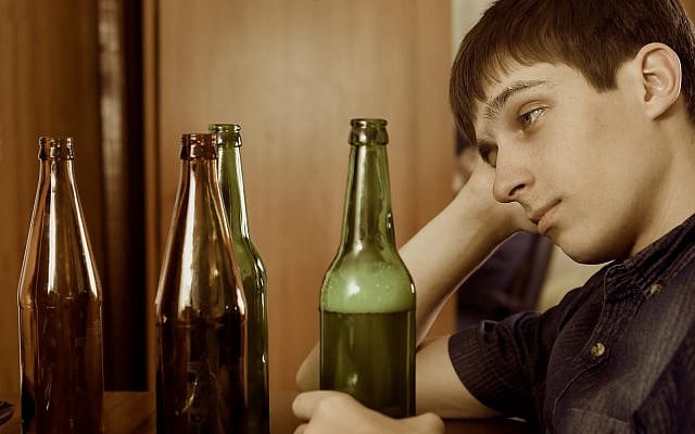 At what rate are Jewish Day School kids binge drinking? (iStock)