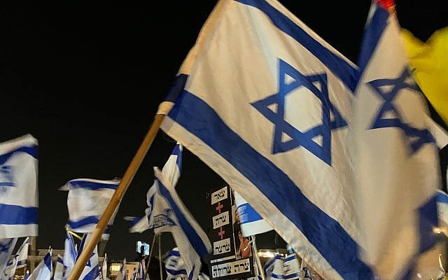Habima Square was full last night, my photo