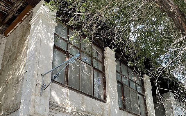 Soviet-era building in Atyrau’s Zhilgorodok district where many Jews settled after the WWII Soviet-era building in Atyrau’s Zhilgorodok district where many Jews settled after the WWII