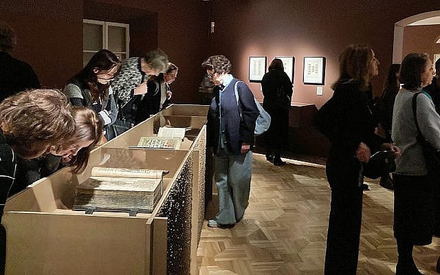At the opening of the YIVO commemorating new exhibition at the Vilnius Picture Gallery. March 2025. (C) Inna Rogatchi. At the opening of the YIVO commemorating new exhibition at the Vilnius Picture Gallery. March 2025. (C) Inna Rogatchi.