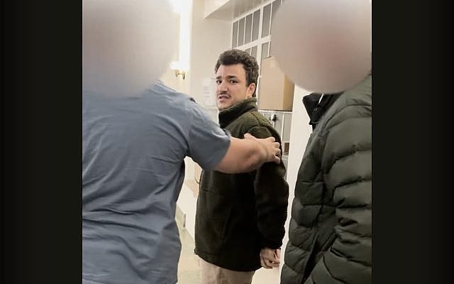 US Immigration and Customs Enforcement agents arrest Mahmoud Khalil. New York City, March 8, 2025 (YouTube screenshot used in accordance with clause 27a of the Copyright Law) US Immigration and Customs Enforcement agents arrest Mahmoud Khalil. New York City, March 8, 2025 (YouTube screenshot used in accordance with clause 27a of the Copyright Law)