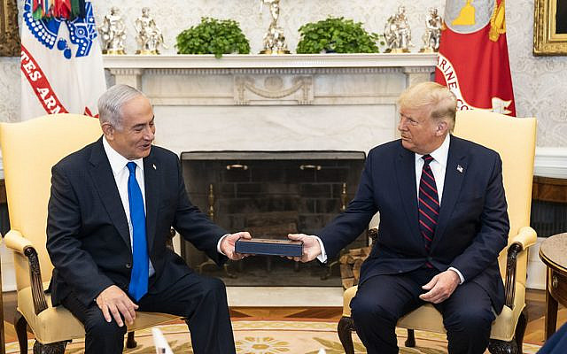 President Trump with Prime Minister Netanyahu in the Oval Office, 2020. (Official White House Photo by Shealah Craighead)